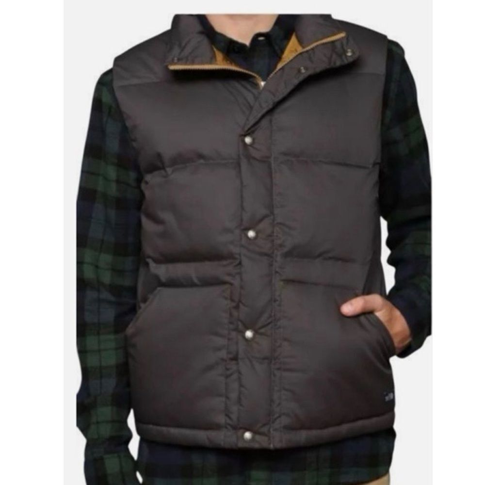 The North Face Lindero Quilted Down Vest in charcoal gray M mens